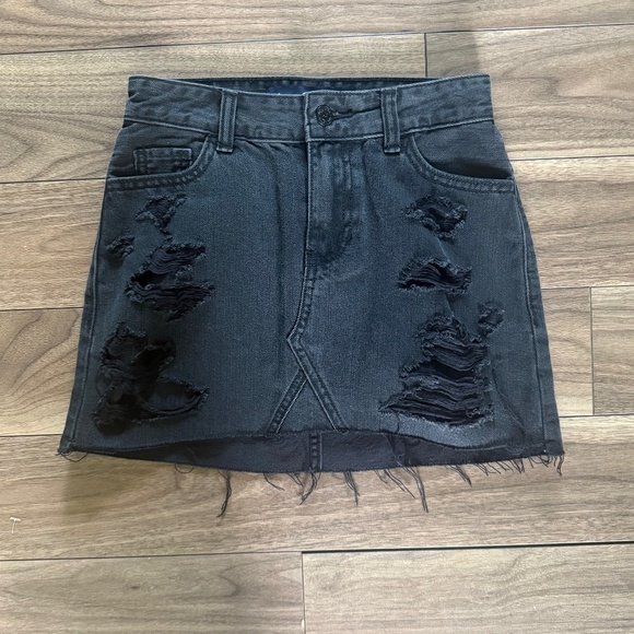 NWT! Hollister High-Rise Distressed Mini Skirt | NWT | Size 00 (W23) - Picture 3 of 9